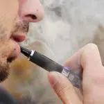 Fumer la cigarette électronique