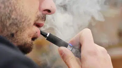 Fumer la cigarette électronique