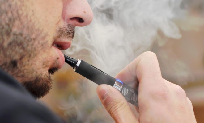 Fumer la cigarette électronique