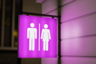 Bien-être des collaboratrices : les bénéfices d’un distributeur de serviettes hygiéniques