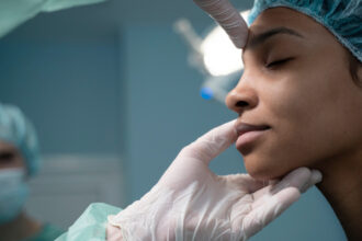 Comment fonctionne une rhinoplastie ?