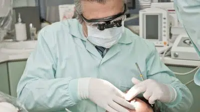 Dans quel cas consulter un chirurgien dentiste ?