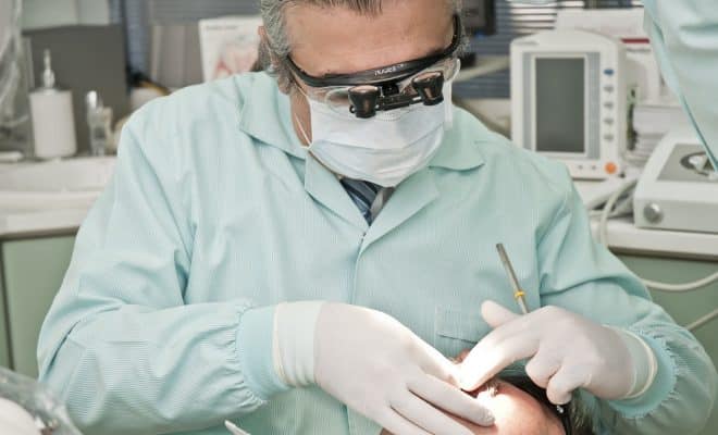 Dans quel cas consulter un chirurgien dentiste ?