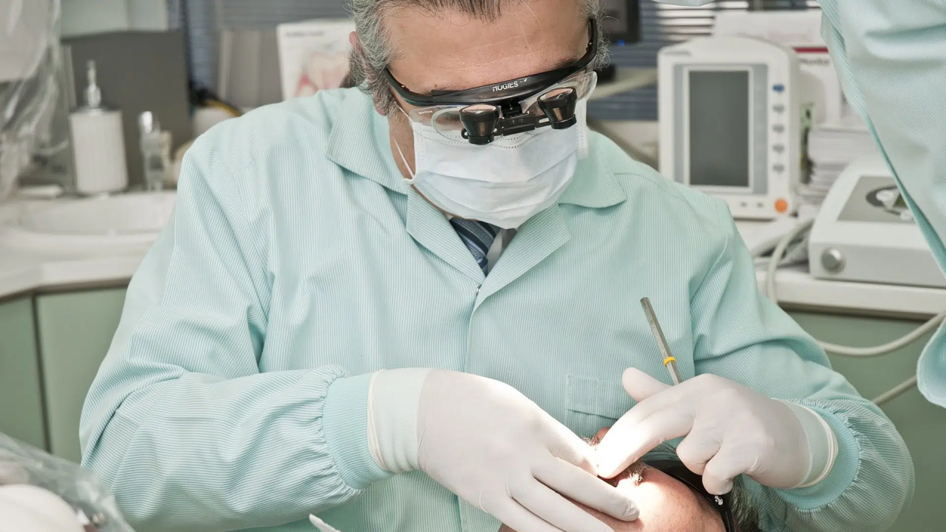 Dans quel cas consulter un chirurgien dentiste ?