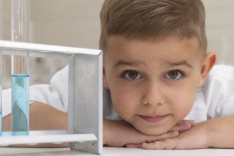 Déficit en hormone de croissance chez l'enfant : traitement et suivi au quotidien