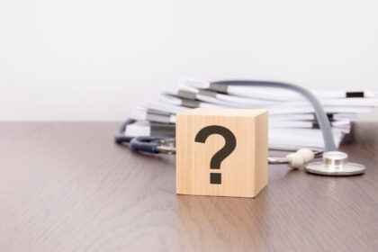 Délai de carence en mutuelle : dans quels cas peut-on y échapper ?
