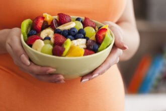 Nutrition et maternité : comment accompagner son corps à chaque étape ?